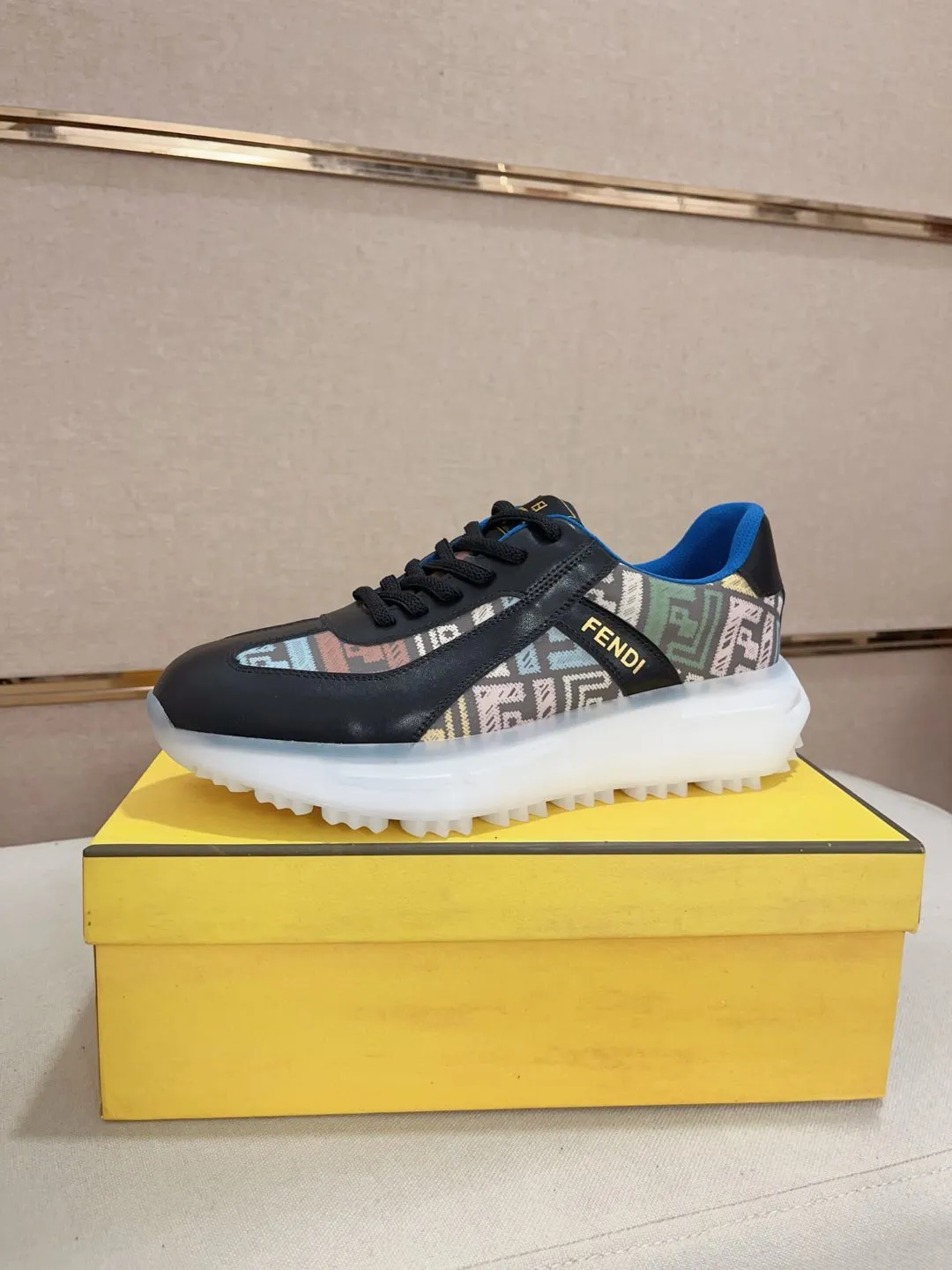 Men's shoes 💰 462💰 (fendi) New style 👊🏻 upper 🇮🇹 imported cowhide fabric 🇩🇪 lining imported sheepskin lining. The original outsole is molded to highlight the identity of every man, and the upper foot is elegant and stable🚶🏻🚶🏻The high-end custom counters reproduce the original version📯No matter the wind or rain, the shoe last remains unchanged and can withstand the verification of time🔍️,🔵 Size: 38-44